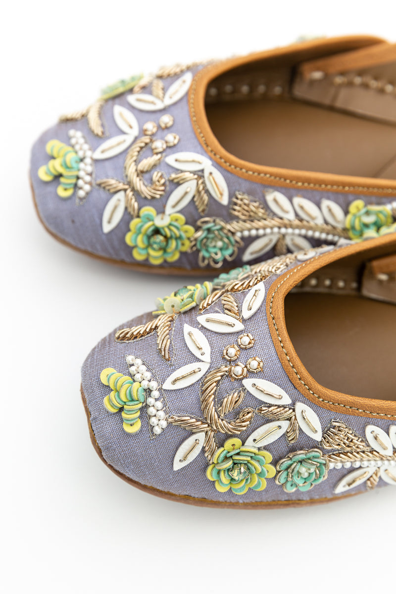 Handcrafted flats, inspired by the traditional form of South Asian Khussa/Jutti. Made with 100% genuine leather to keep you comfortable regardless of the occasion.