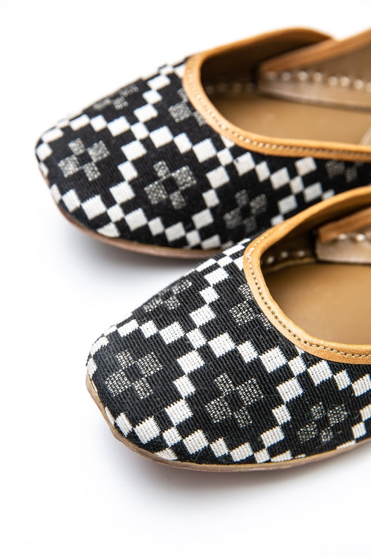 Handcrafted monochrome flats, inspired by the traditional form of South Asian Khussa/Jutti. Made with 100% genuine leather to keep you comfortable regardless of the occasion.
