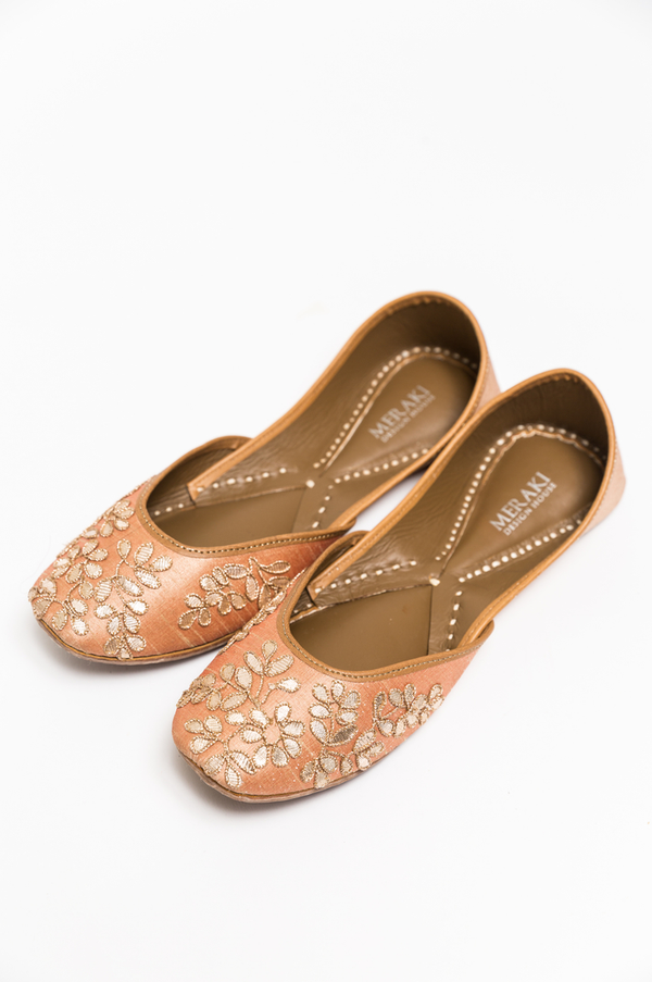 Handcrafted peach flats, inspired by South Asian Khussa/Jutti design. Made with 100% genuine leather. Intricate embroidery and comfort come together to bring the most perfect flats for any occasion, especially daytime weddings.