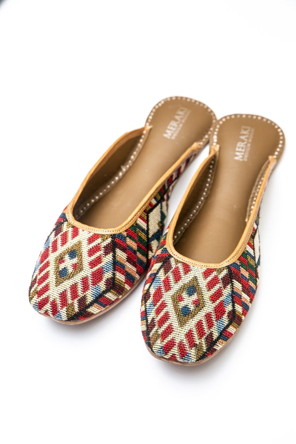 Handcrafted flats, inspired by the traditional form of South Asian Khussa/Jutti. Made with 100% genuine leather to keep you comfortable regardless of the occasion.