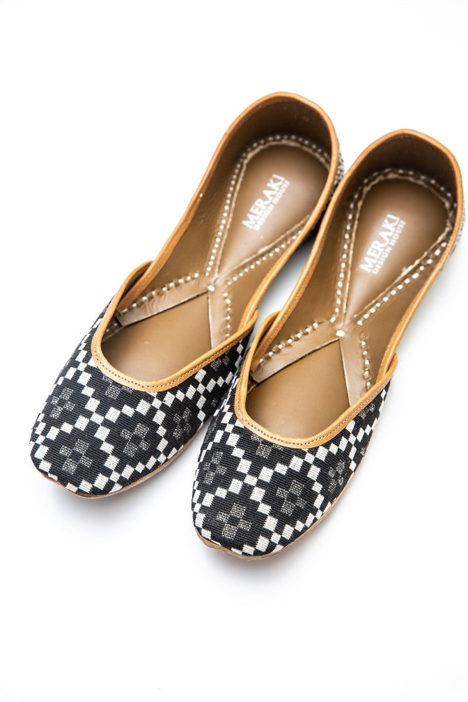 Handcrafted monochrome flats, inspired by the traditional form of South Asian Khussa/Jutti. Made with 100% genuine leather to keep you comfortable regardless of the occasion.