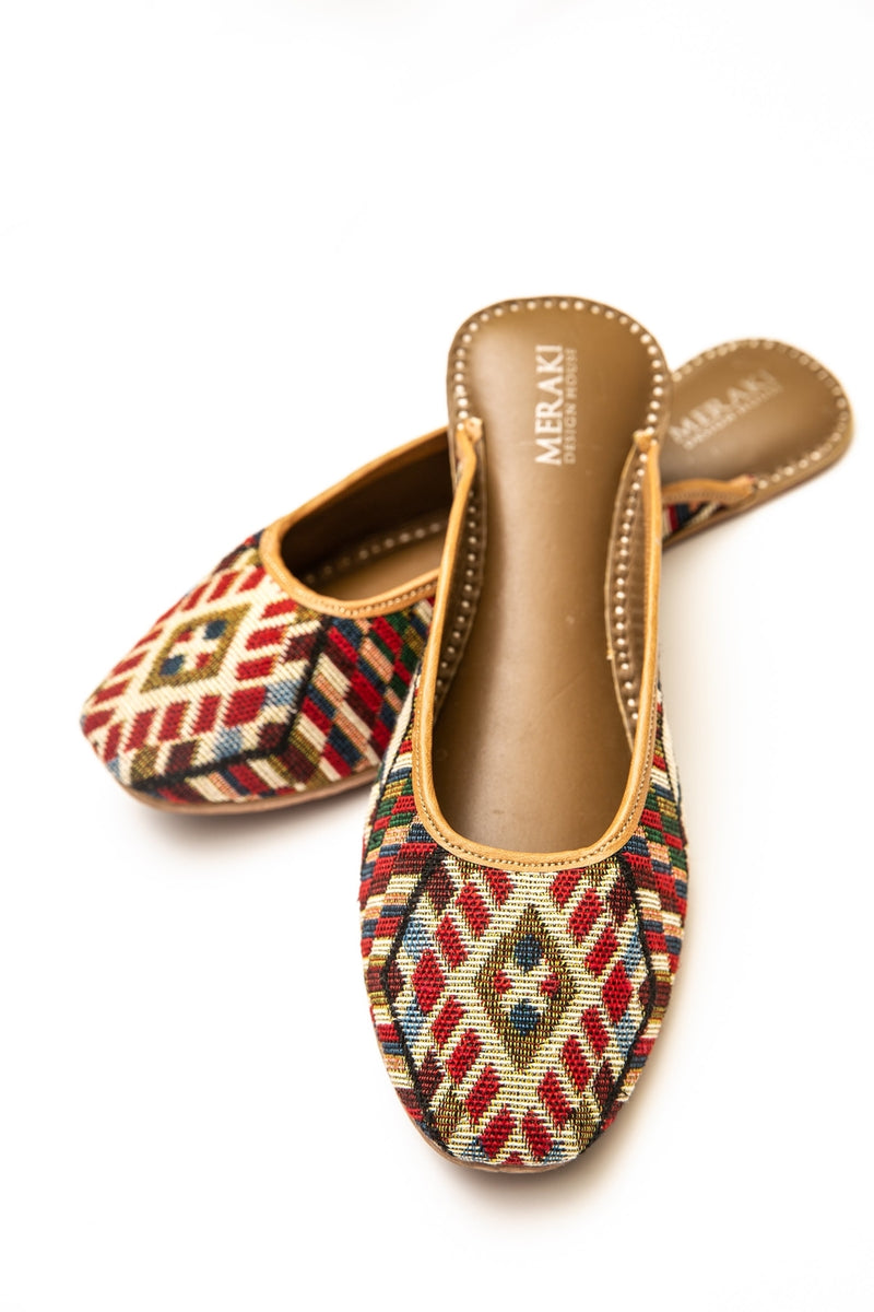 Handcrafted flats, inspired by the traditional form of South Asian Khussa/Jutti. Made with 100% genuine leather to keep you comfortable regardless of the occasion.